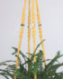 suspension en macramé jaune